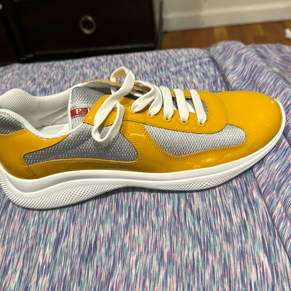 Parada never wore them size 9 runs big I wear a 9.5 /10